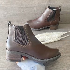 Eastland Jasmine Chelsea Boots 